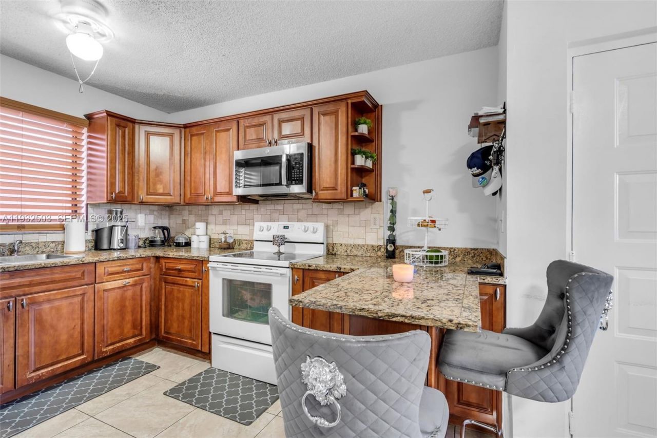 2740 W 63rd St, Unit 206, Hialeah, FL 33016 Photo