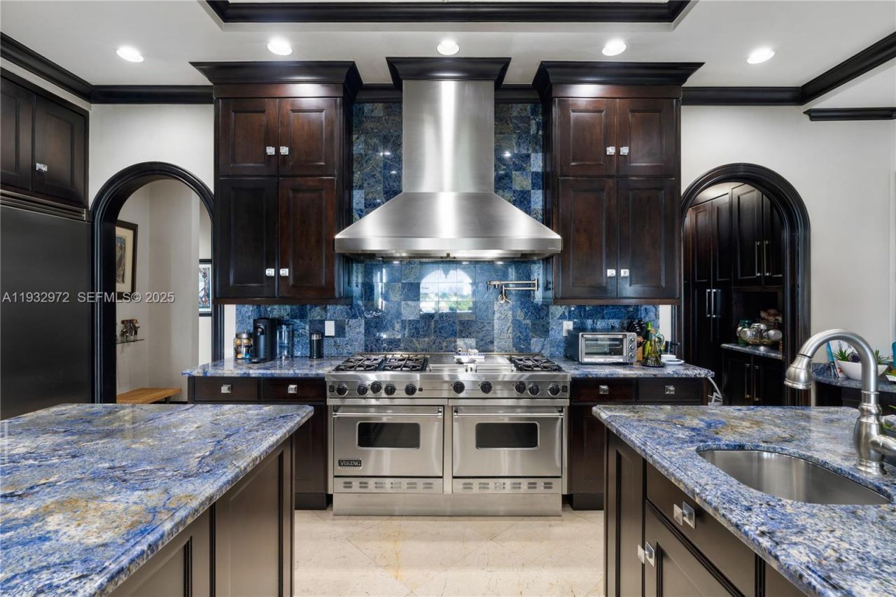 10330 W Broadview Dr, Bay Harbor Islands, FL 33154 Photo