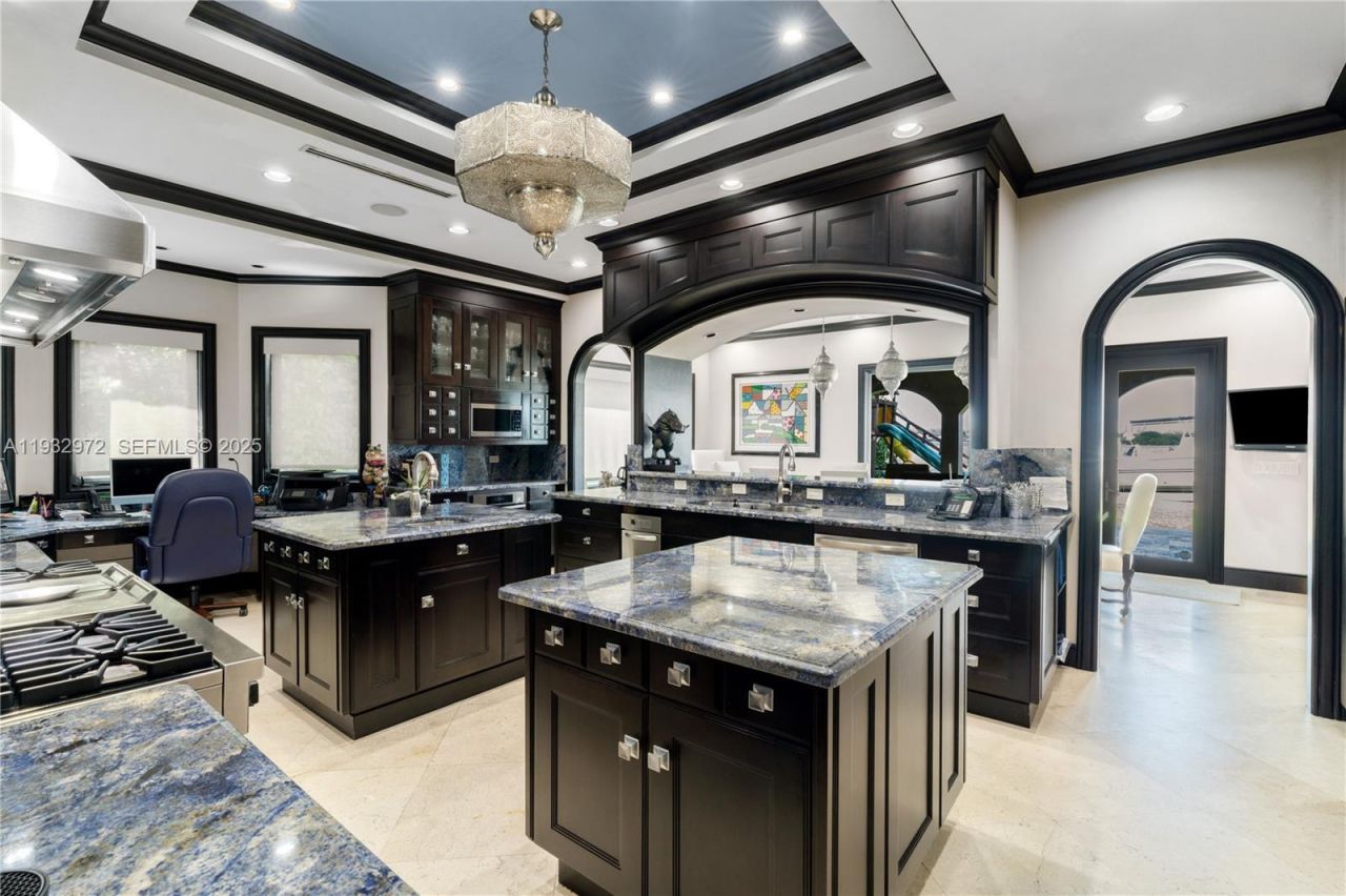 10330 W Broadview Dr, Bay Harbor Islands, FL 33154 Photo