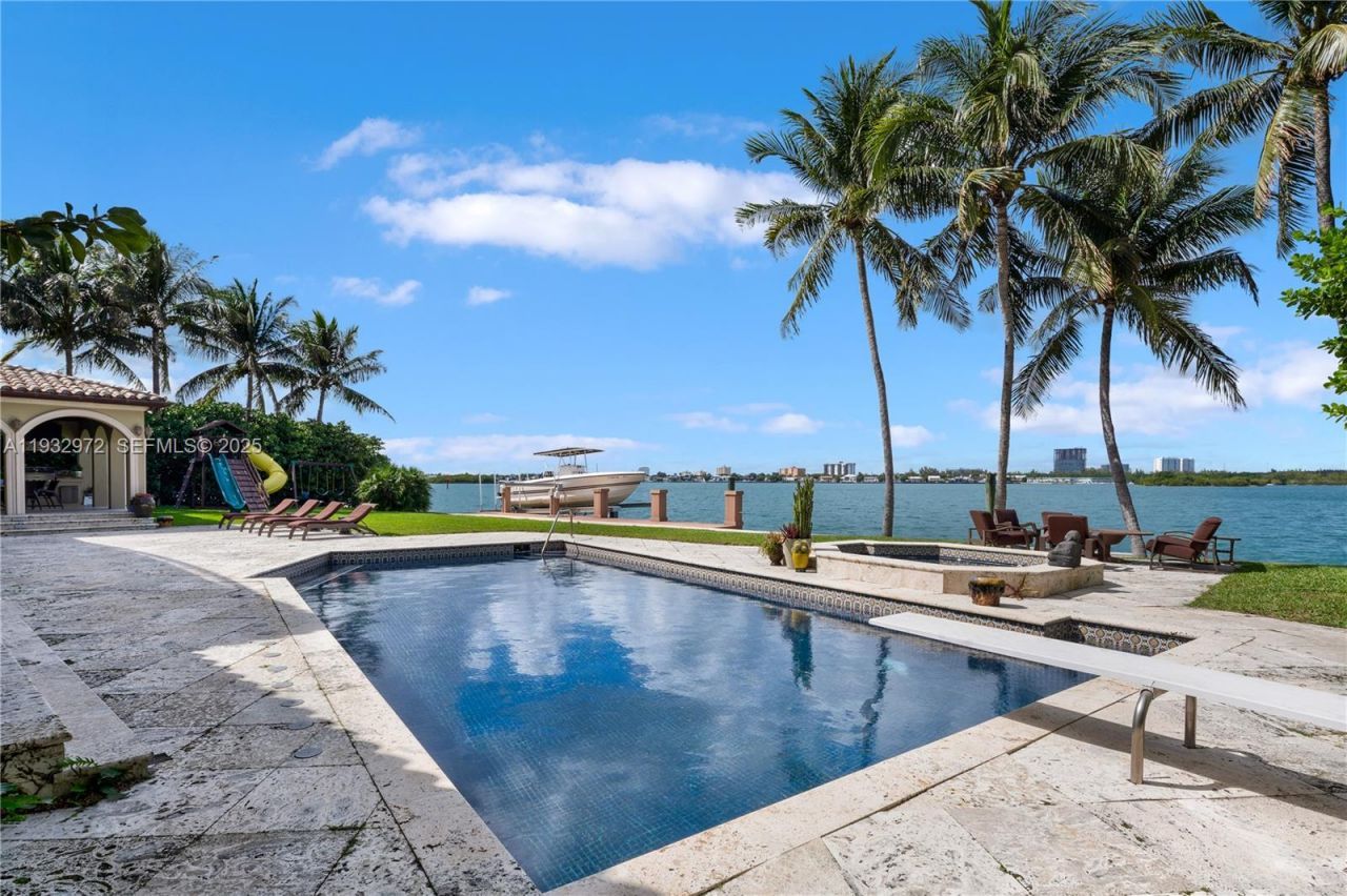 10330 W Broadview Dr, Bay Harbor Islands, FL 33154 Photo