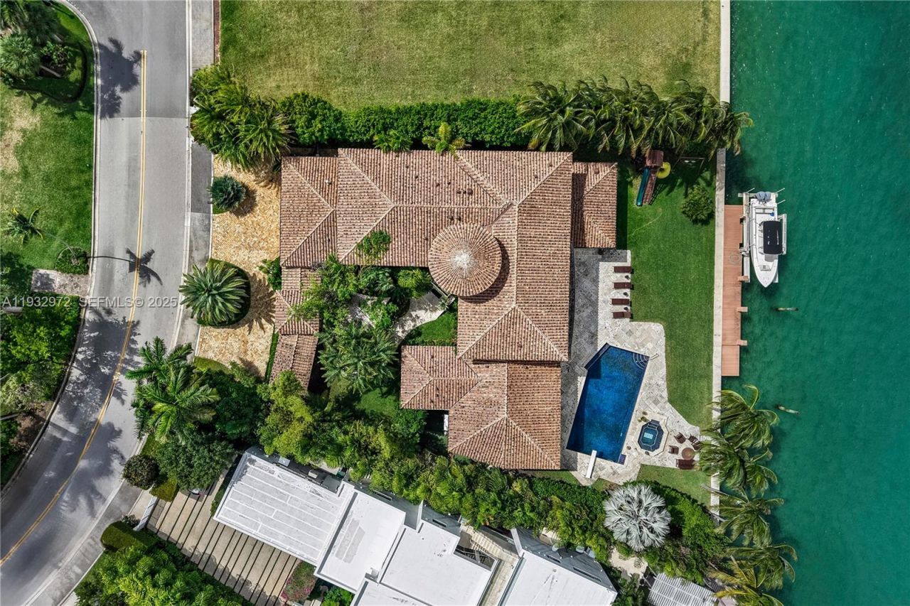 10330 W Broadview Dr, Bay Harbor Islands, FL 33154 Photo