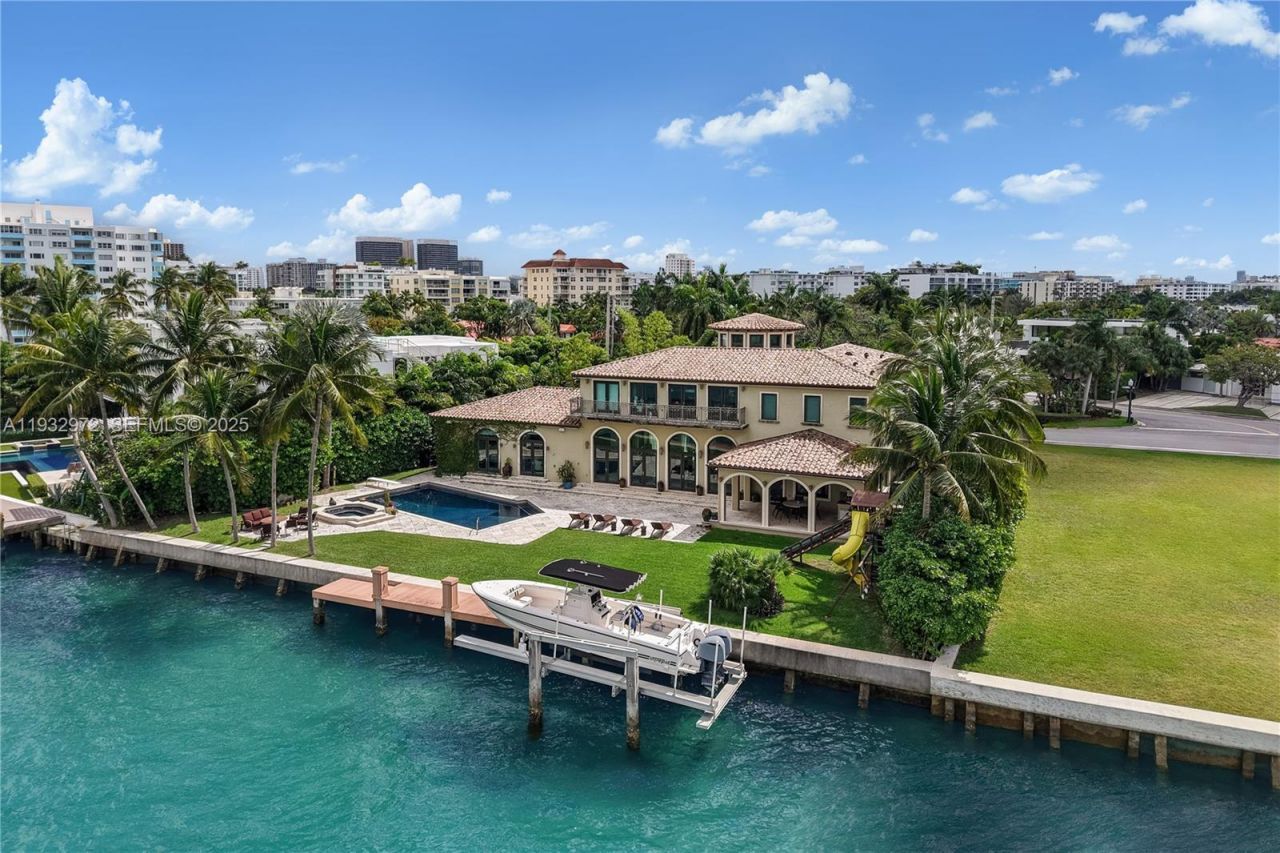 10330 W Broadview Dr, Bay Harbor Islands, FL 33154 Photo