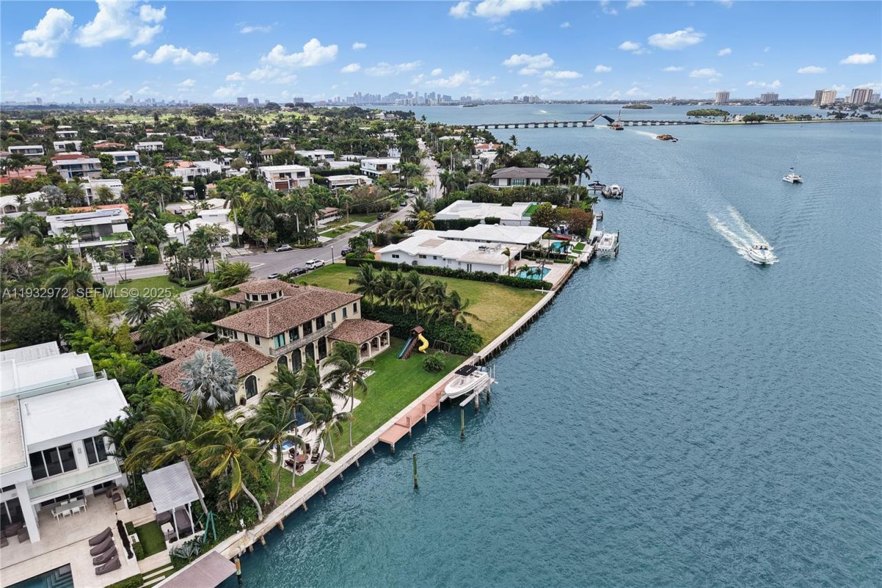 10330 W Broadview Dr, Bay Harbor Islands, FL 33154 Photo