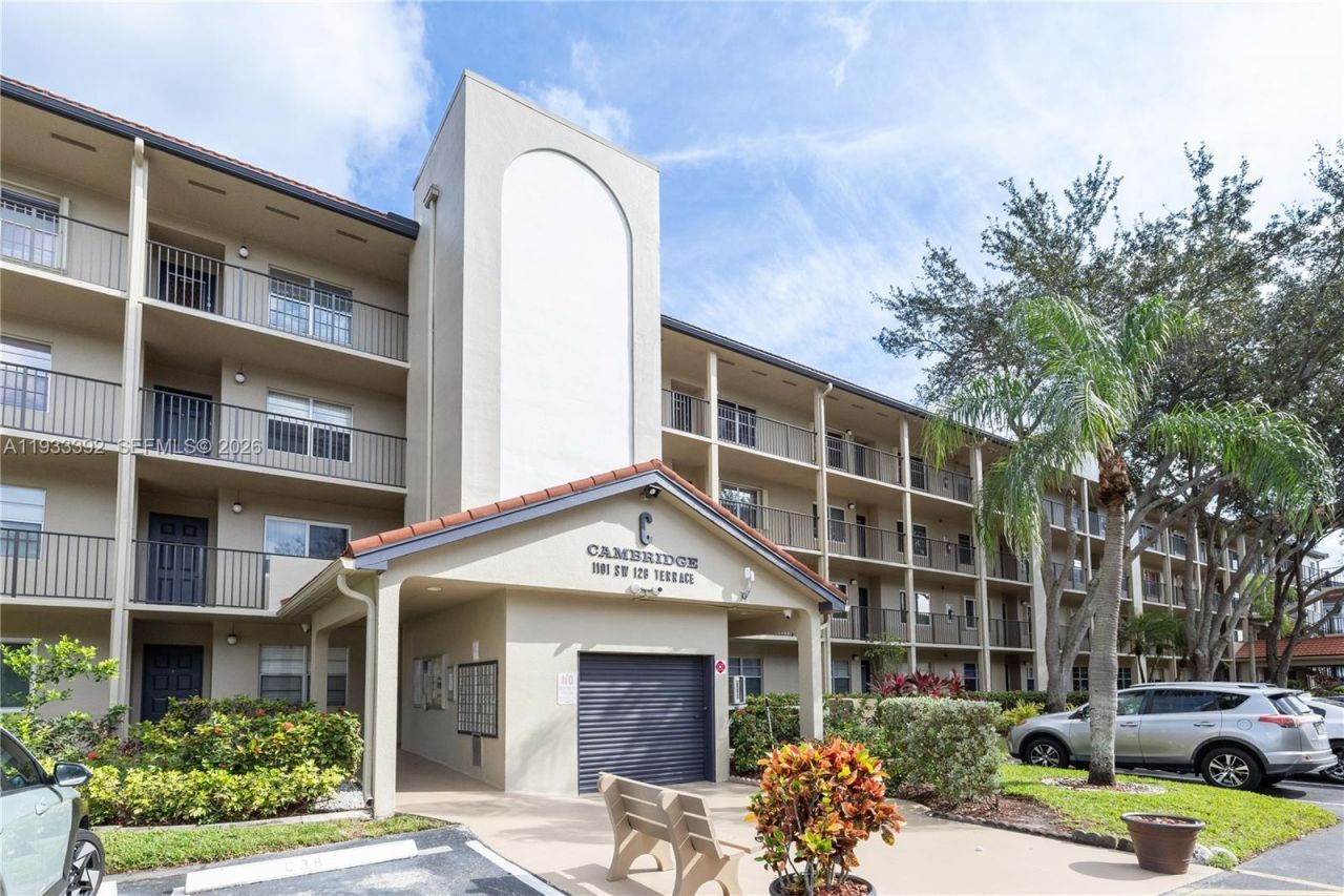 1101 SW 128th Ter, Unit 313C, Pembroke Pines, FL 33027 Photo