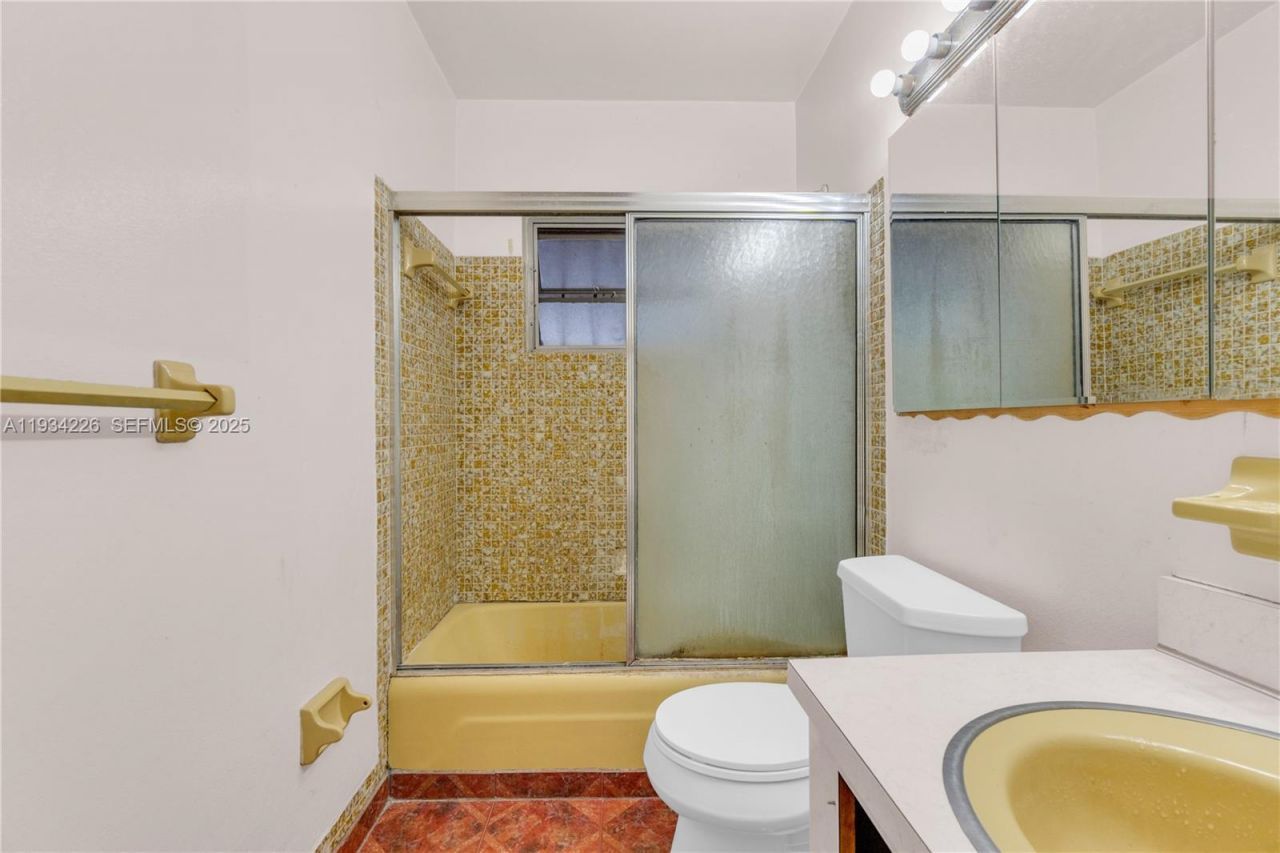 1361 NW 111th St, Miami, FL 33167 Photo