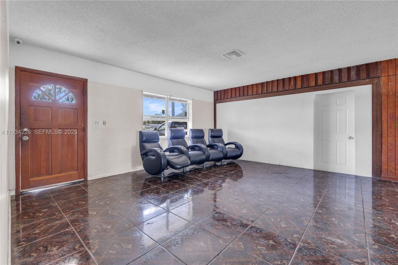 1361 NW 111th St, Miami, FL 33167 Photo