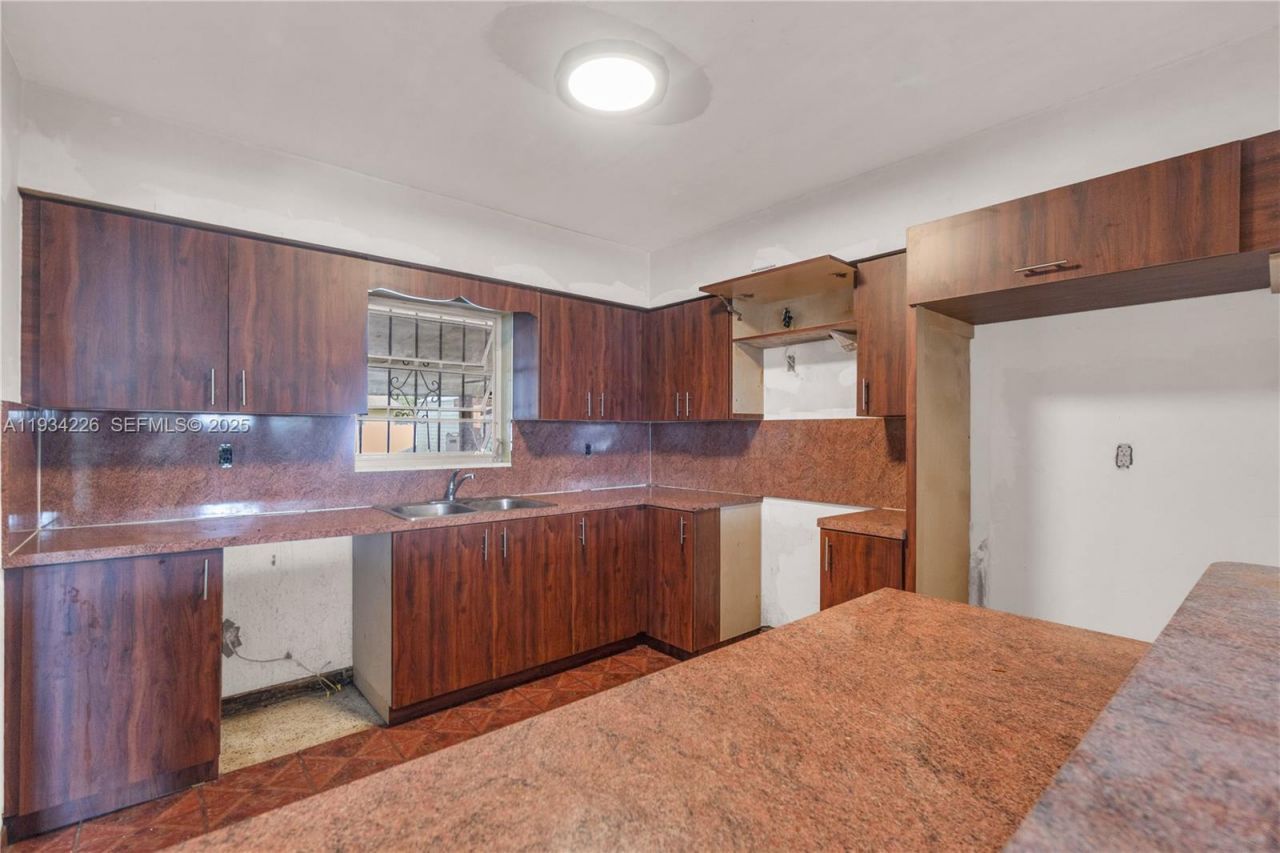 1361 NW 111th St, Miami, FL 33167 Photo