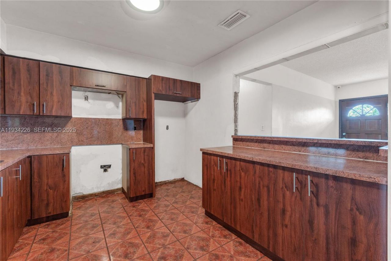 1361 NW 111th St, Miami, FL 33167 Photo