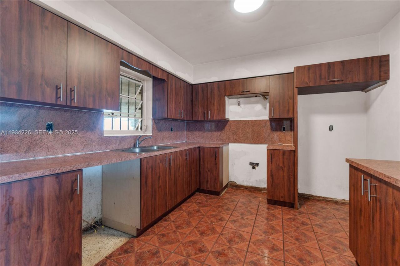 1361 NW 111th St, Miami, FL 33167 Photo