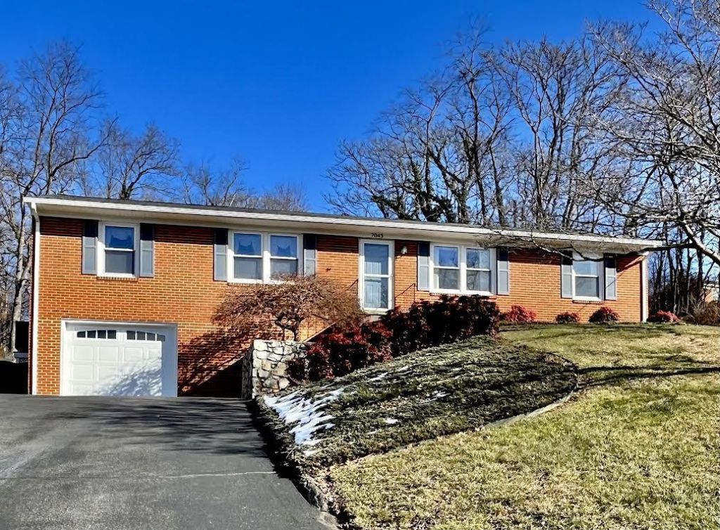 7043 Northway Dr, Roanoke, VA 24019 Main Photo