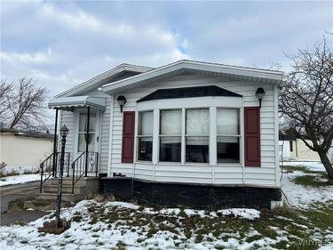 12 N Whispering Lane, Hamburg, NY 14075