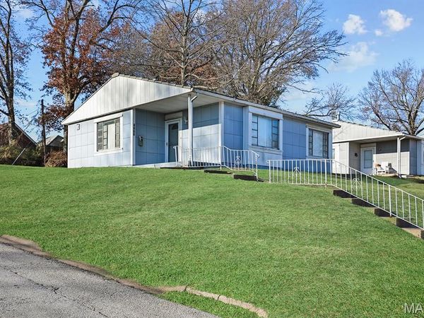 6900 Woodrow Avenue, Velda Village Hills, MO 63121