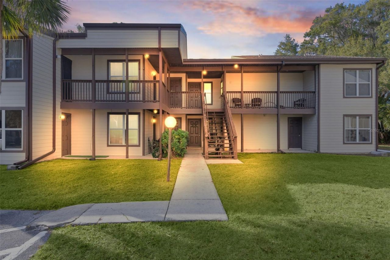 15104 Sandalwood Drive, Unit 104, Wildwood, FL 34785 Main Photo