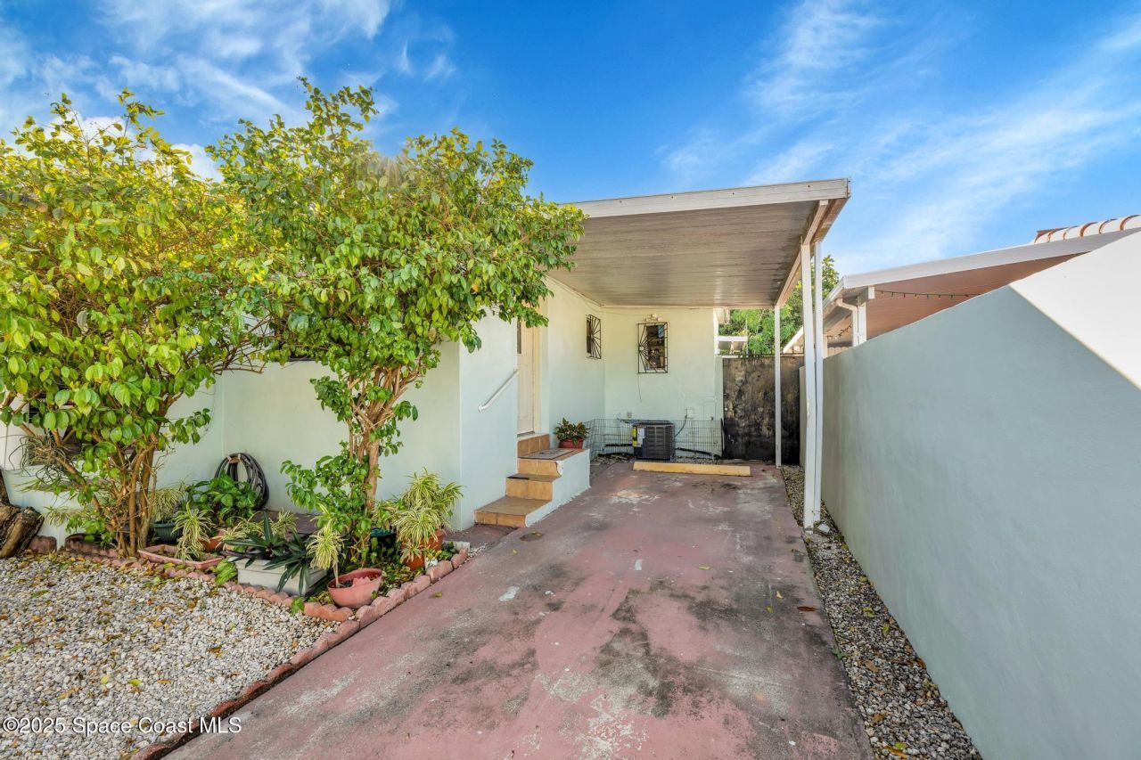 462 E 39 Street , Hialeah, FL 33012 Photo