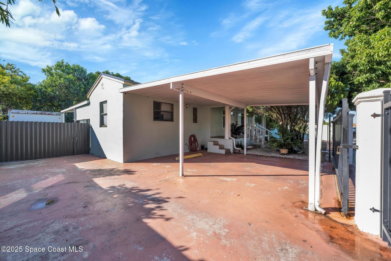 462 E 39 Street , Hialeah, FL 33012 Photo