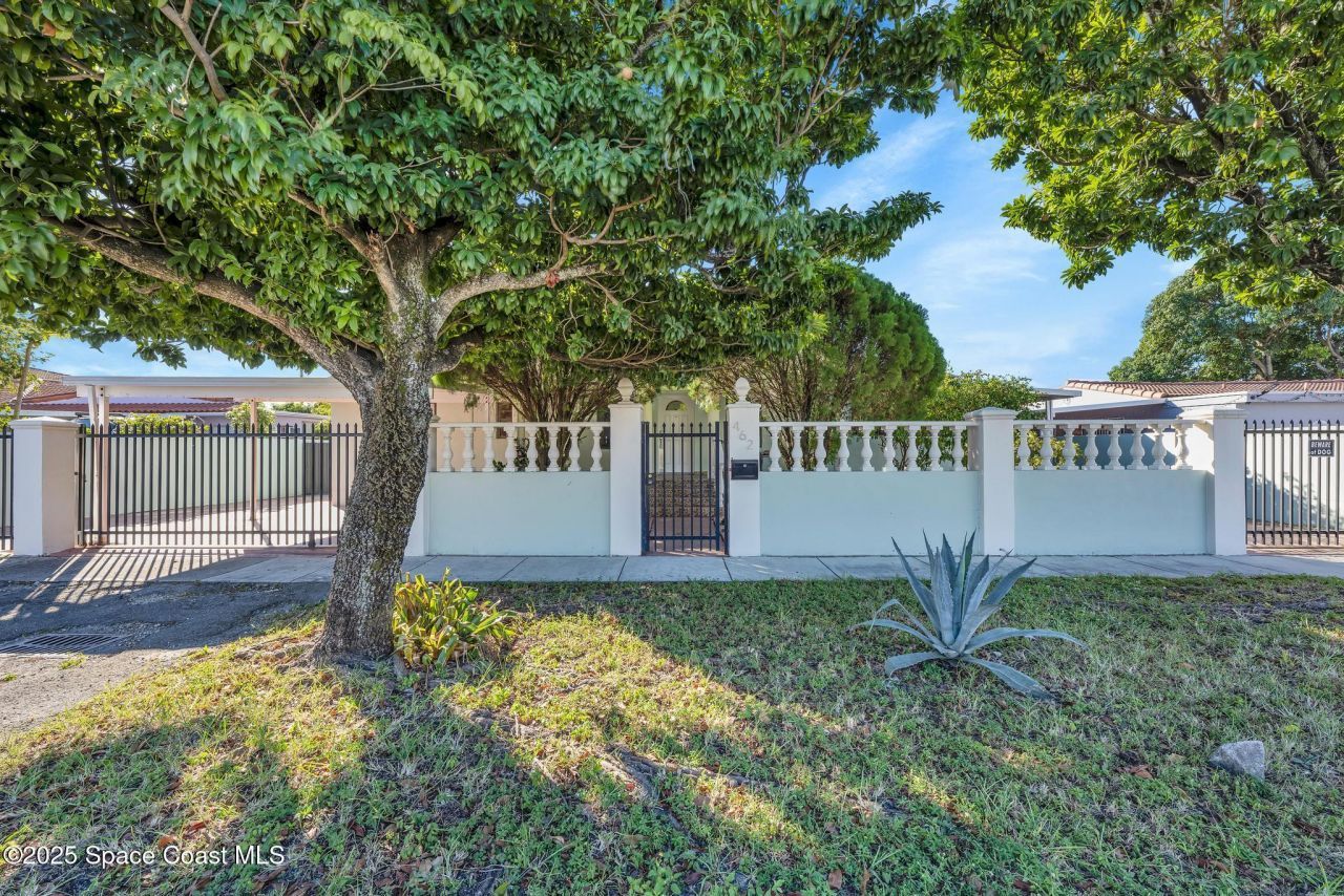 462 E 39 Street , Hialeah, FL 33012 Photo