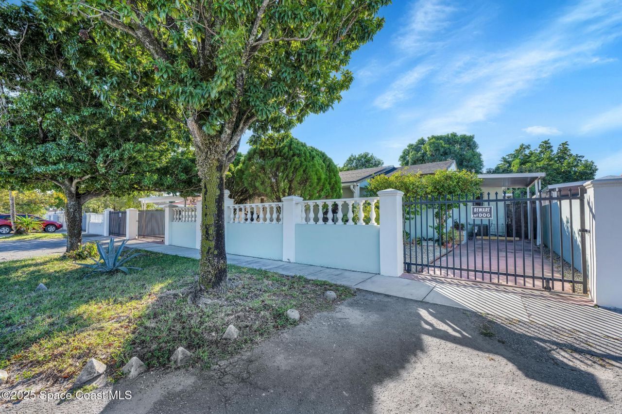 462 E 39 Street , Hialeah, FL 33012 Photo