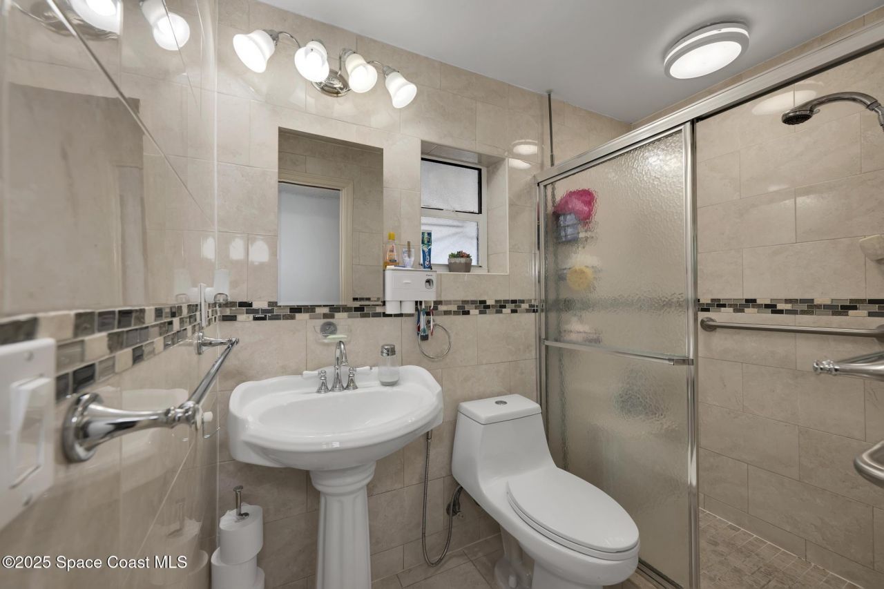 462 E 39 Street , Hialeah, FL 33012 Photo