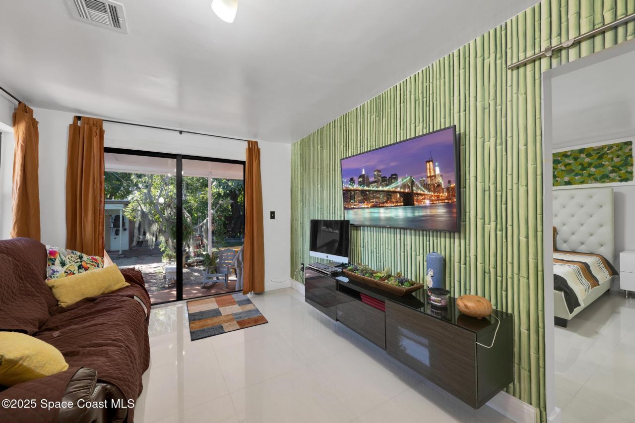 462 E 39 Street , Hialeah, FL 33012 Photo