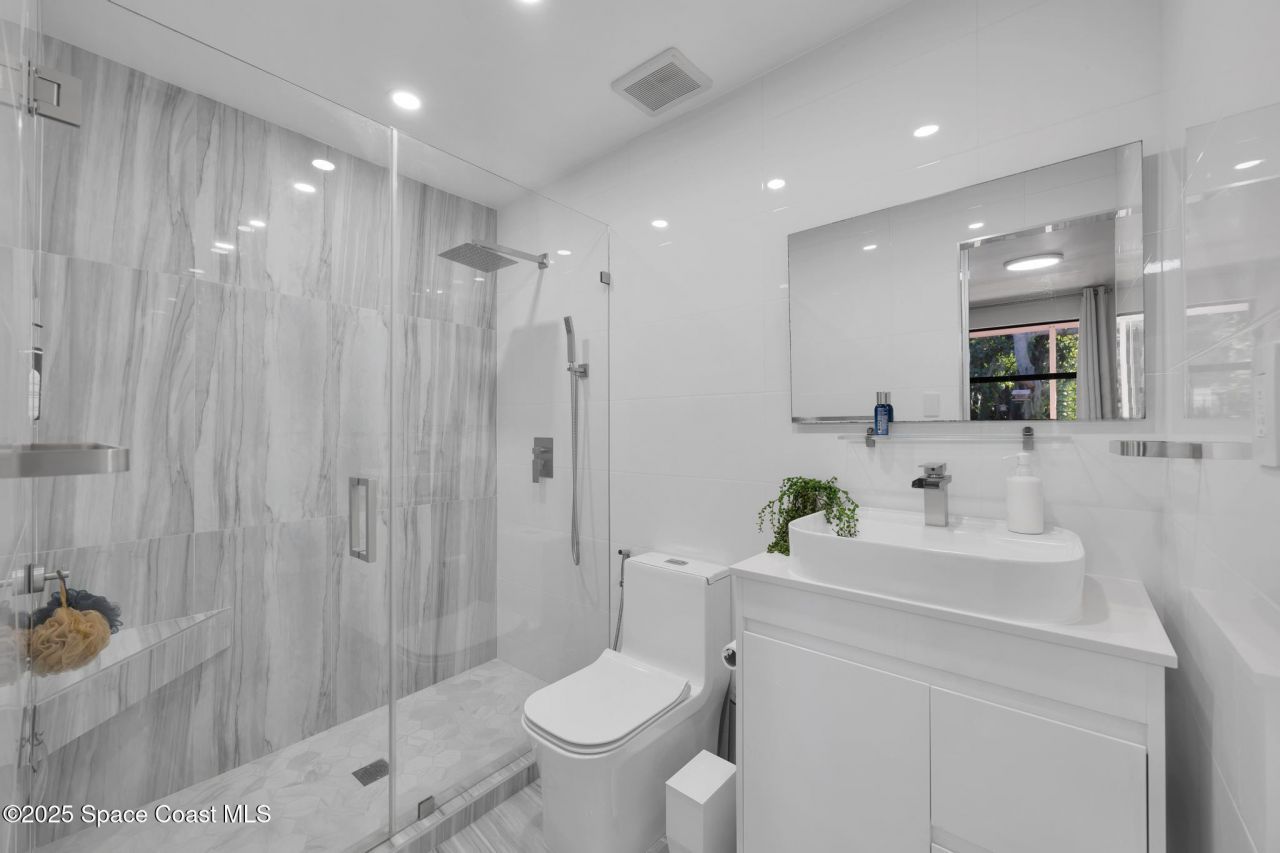 462 E 39 Street , Hialeah, FL 33012 Photo