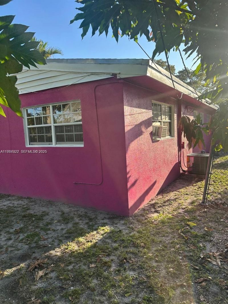 15775 NE 13th Ave, North Miami Beach, FL 33162 Photo