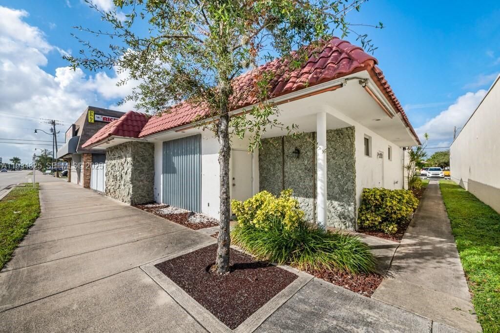 4749 Hollywood Blvd , Hollywood, FL 33021 Photo