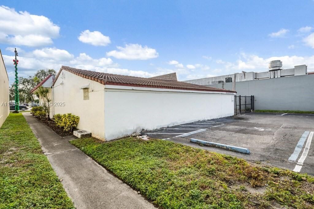 4749 Hollywood Blvd , Hollywood, FL 33021 Photo