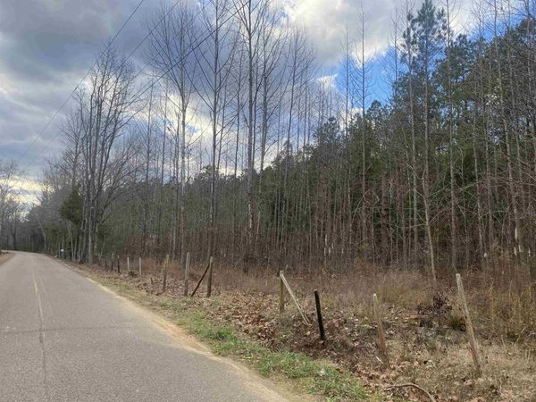 10 ROSE CREEK RD, Selmer, TN 38375