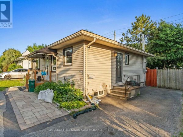 912 Smyth Road, Unit B, Ottawa, ON K1G1P6