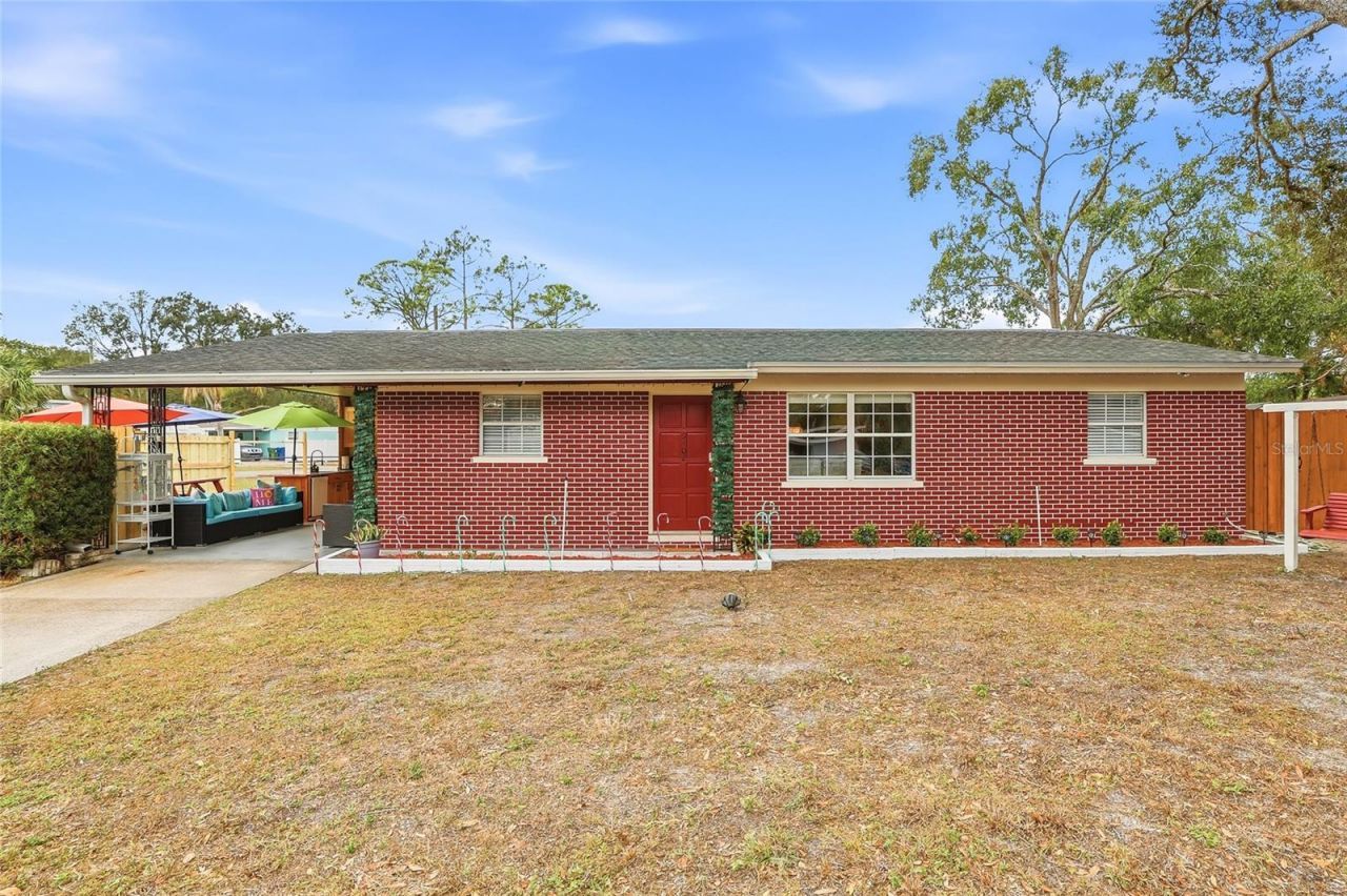 9402 N Newport Avenue, Tampa, FL 33612 Main Photo