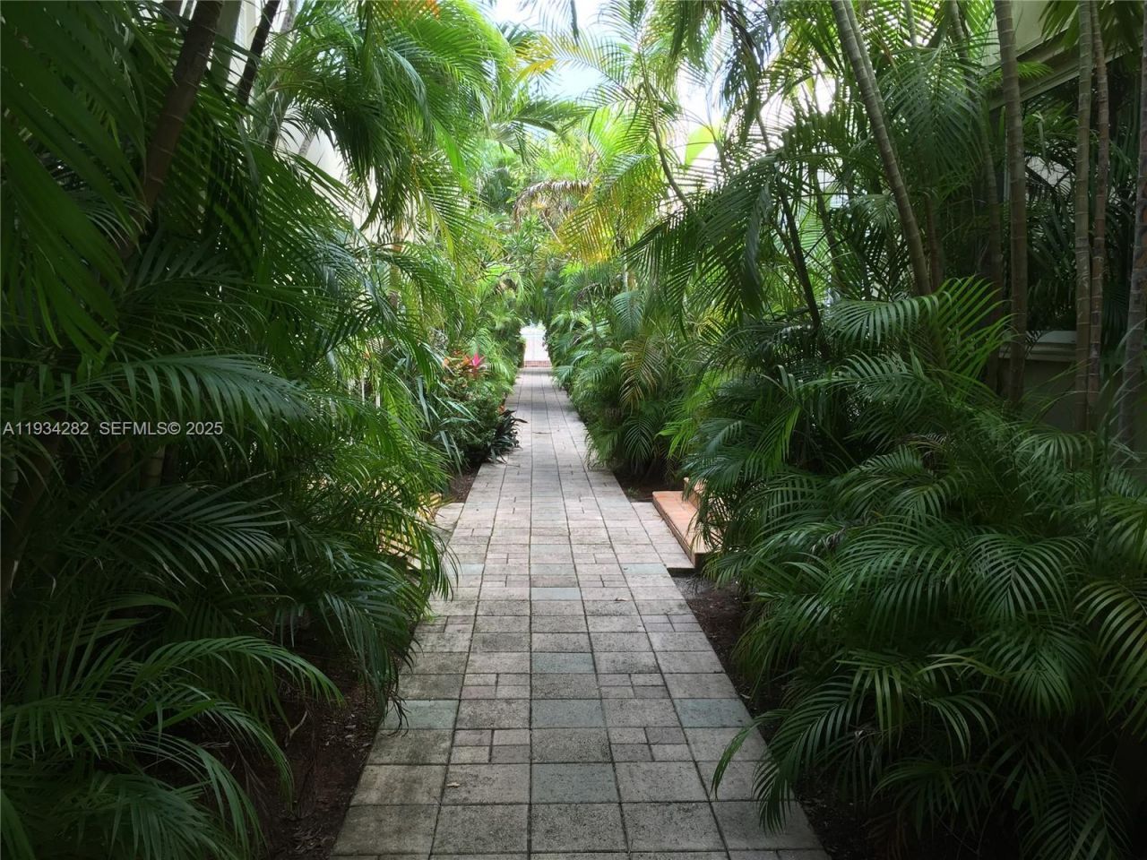 4730-4740 Pine Tree Dr, Miami Beach, FL 33140 Photo