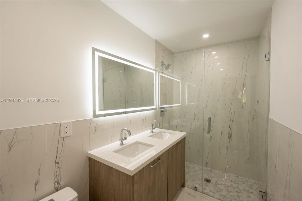 14515 Mahogany Ct, Miami Lakes, FL 33014 Photo