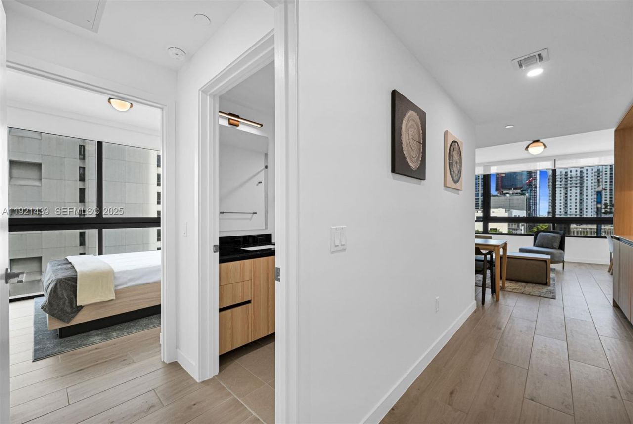 225 N Miami Avenue, Unit 901, Miami, FL 33128 Photo