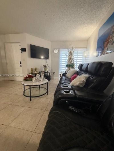 8670 NW 6th Ln, Unit 4-210, Miami, FL 33126 Photo