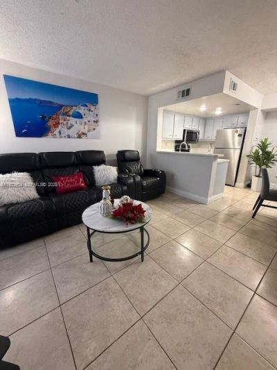 8670 NW 6th Ln, Unit 4-210, Miami, FL 33126 Photo
