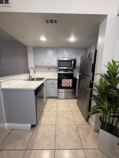 8670 NW 6th Ln, Unit 4-210, Miami, FL 33126 Photo