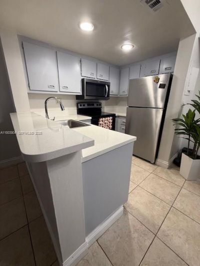 8670 NW 6th Ln, Unit 4-210, Miami, FL 33126 Photo