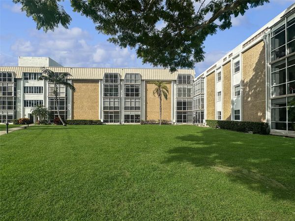 2970 NE 16th Ave, Unit 102B, Oakland Park, FL 33334