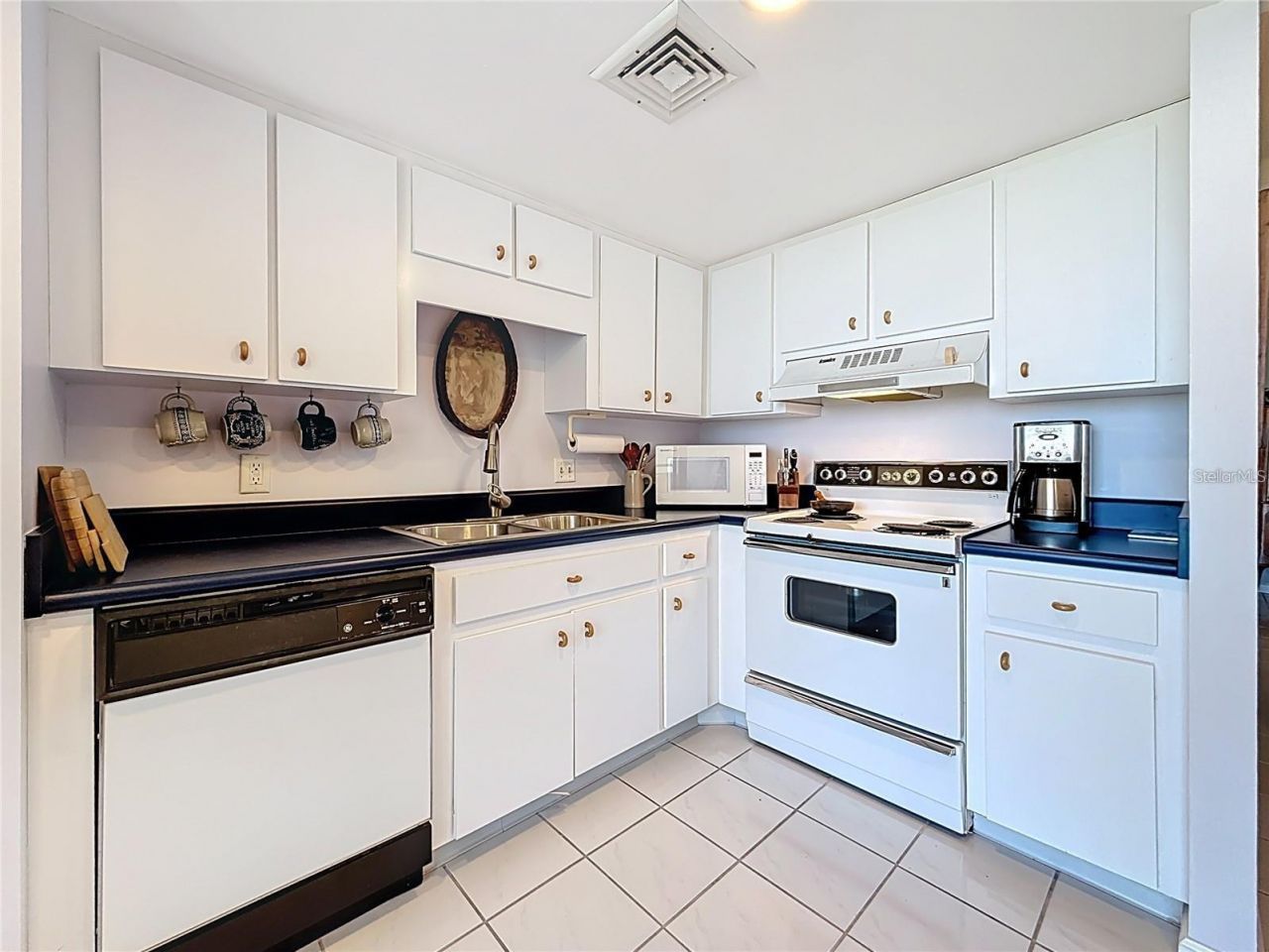 Key Capri Key Capri, Unit 301, Treasure Island, FL 33706 Photo