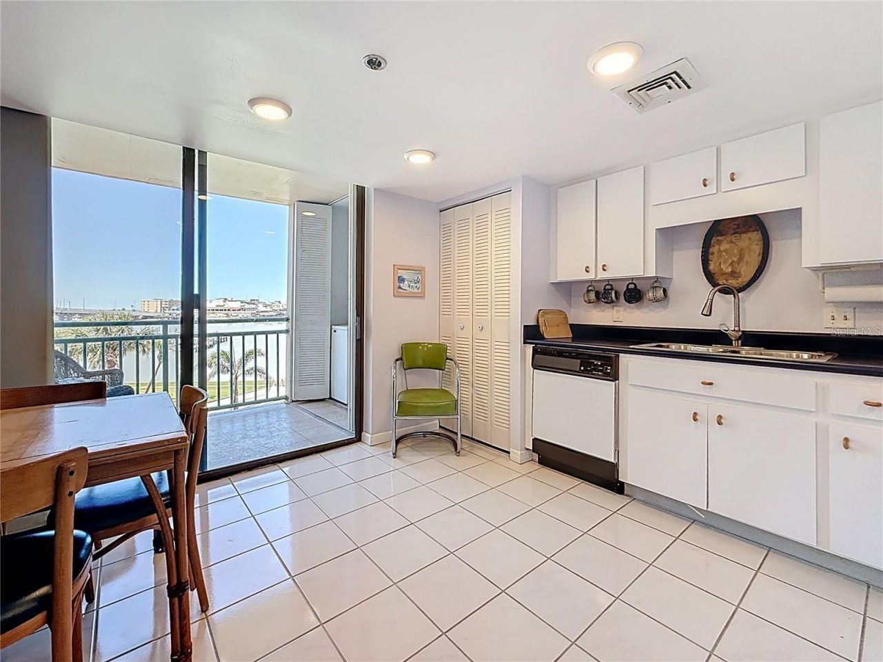 Key Capri Key Capri, Unit 301, Treasure Island, FL 33706 Photo