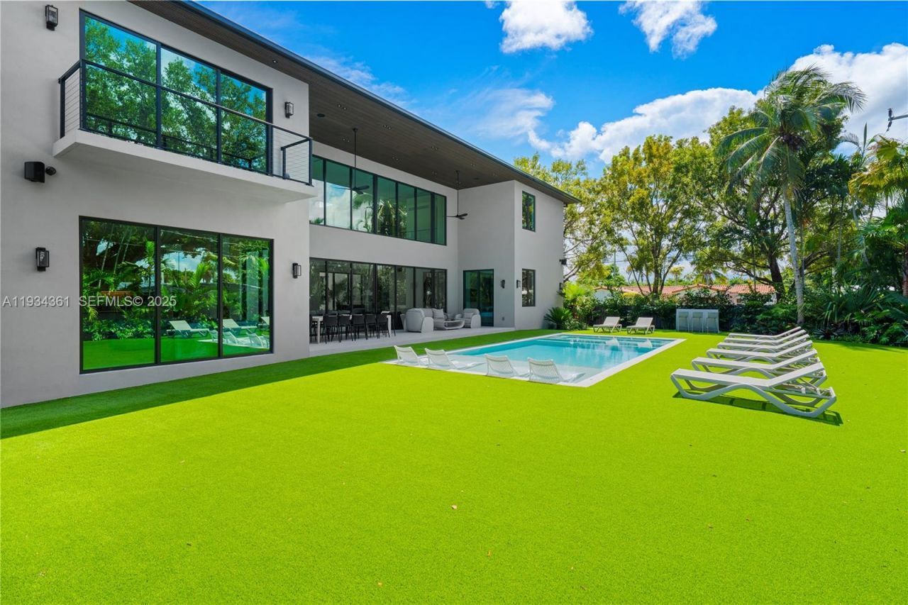 19900 NE 21st Ct , Miami, FL 33179 Photo