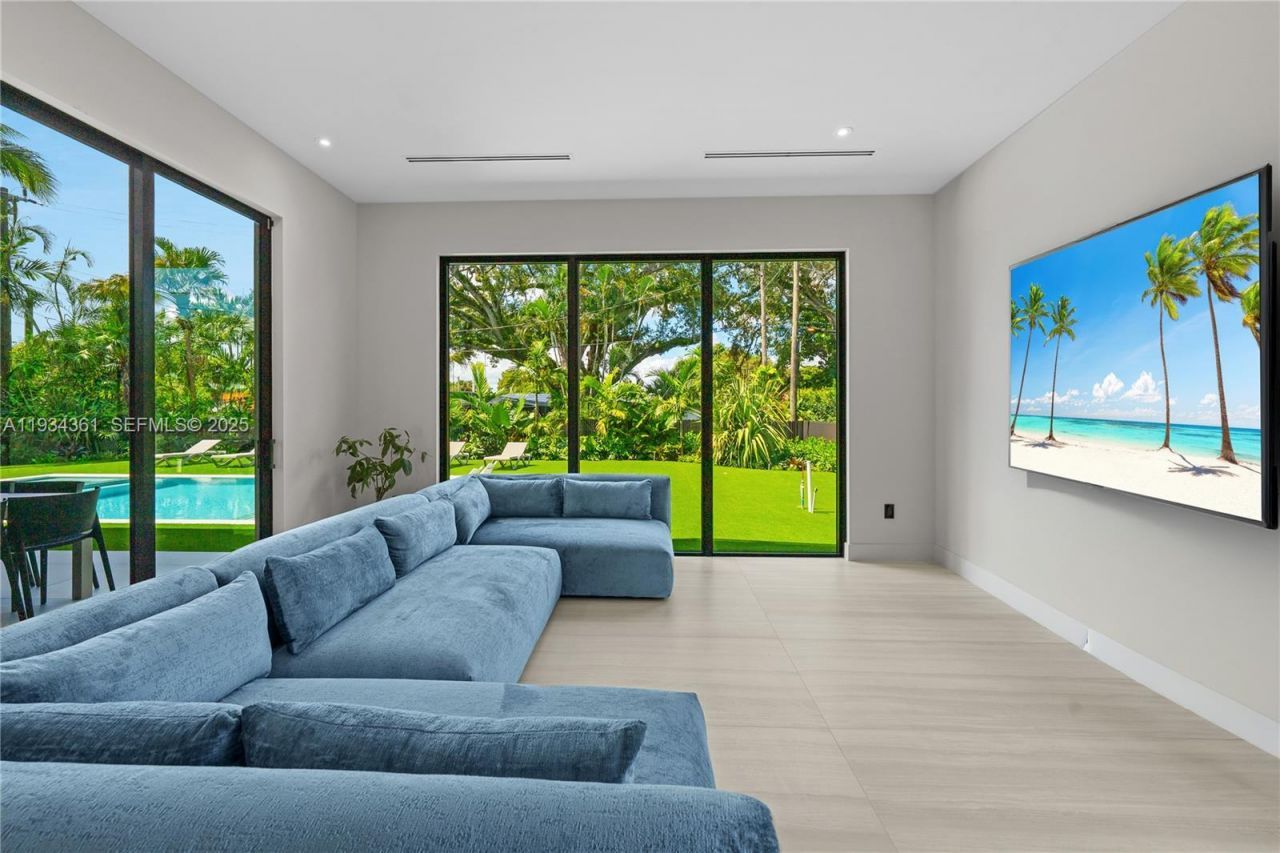 19900 NE 21st Ct , Miami, FL 33179 Photo