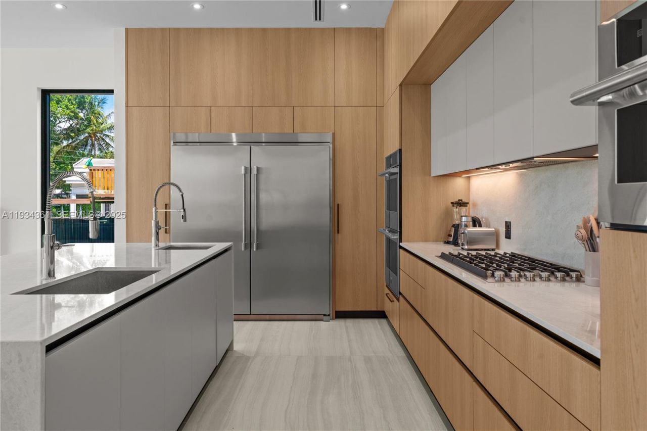 19900 NE 21st Ct , Miami, FL 33179 Photo