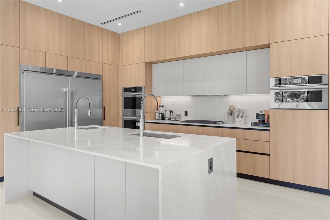 19900 NE 21st Ct , Miami, FL 33179 Photo