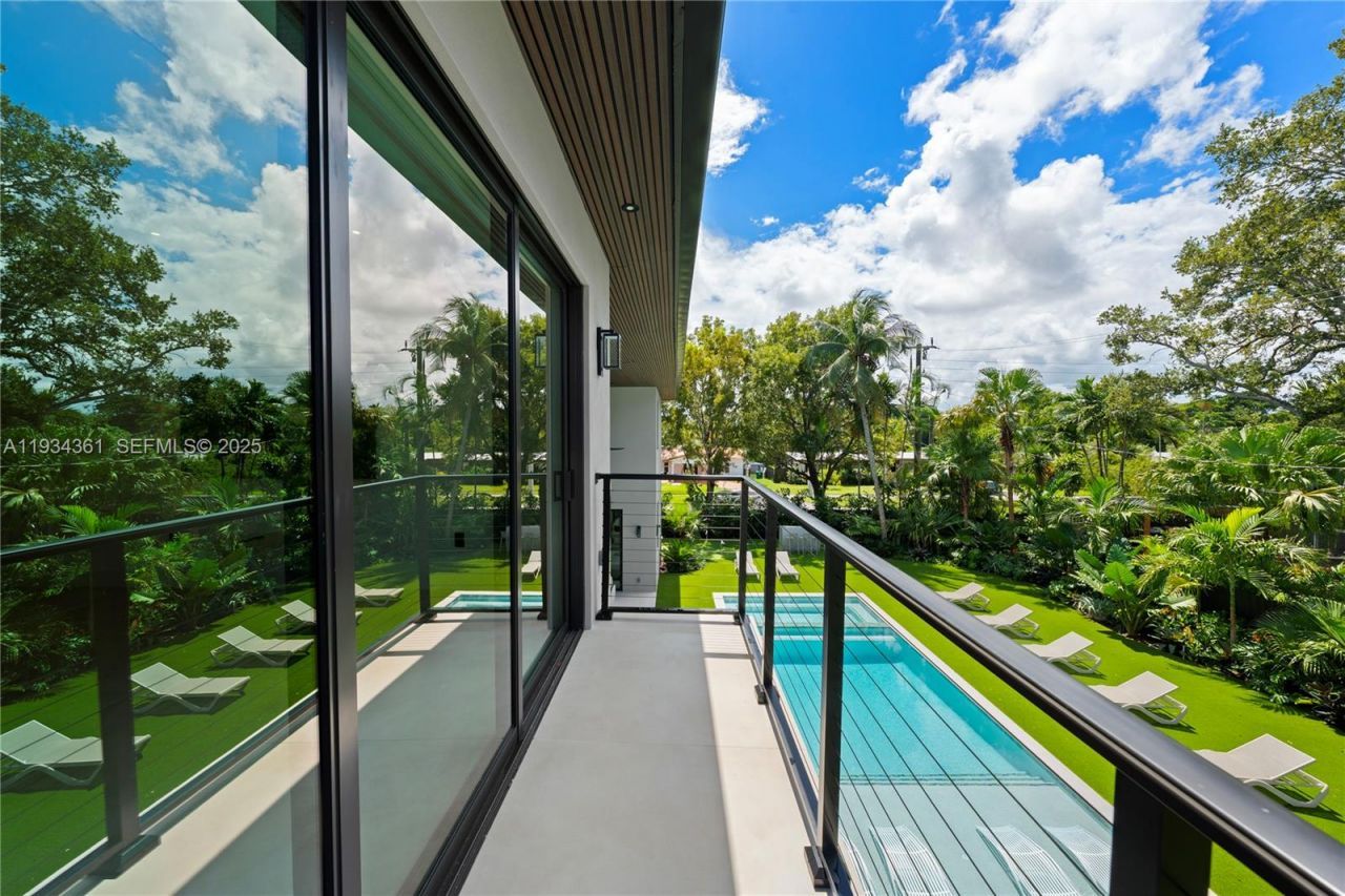 19900 NE 21st Ct , Miami, FL 33179 Photo