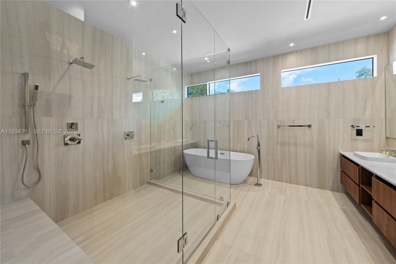 19900 NE 21st Ct , Miami, FL 33179 Photo