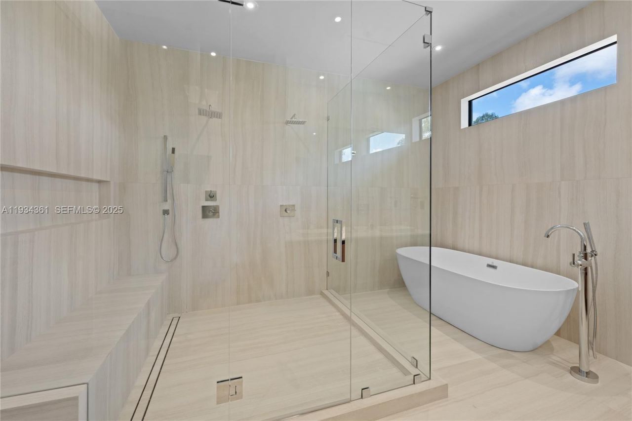 19900 NE 21st Ct , Miami, FL 33179 Photo