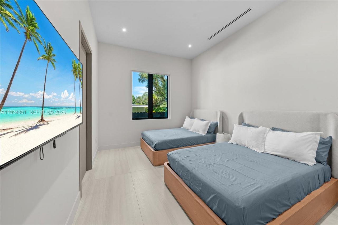 19900 NE 21st Ct , Miami, FL 33179 Photo