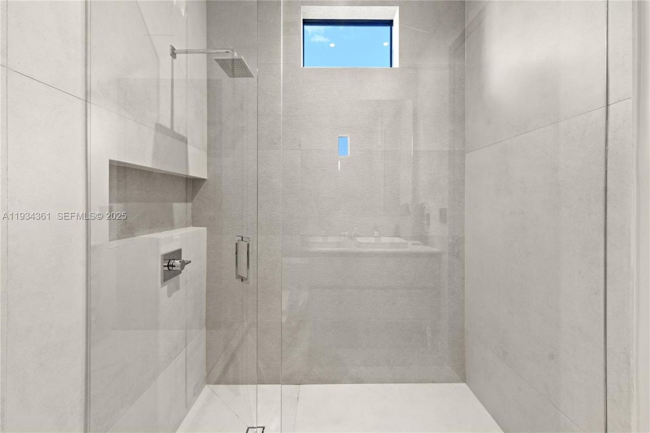 19900 NE 21st Ct , Miami, FL 33179 Photo