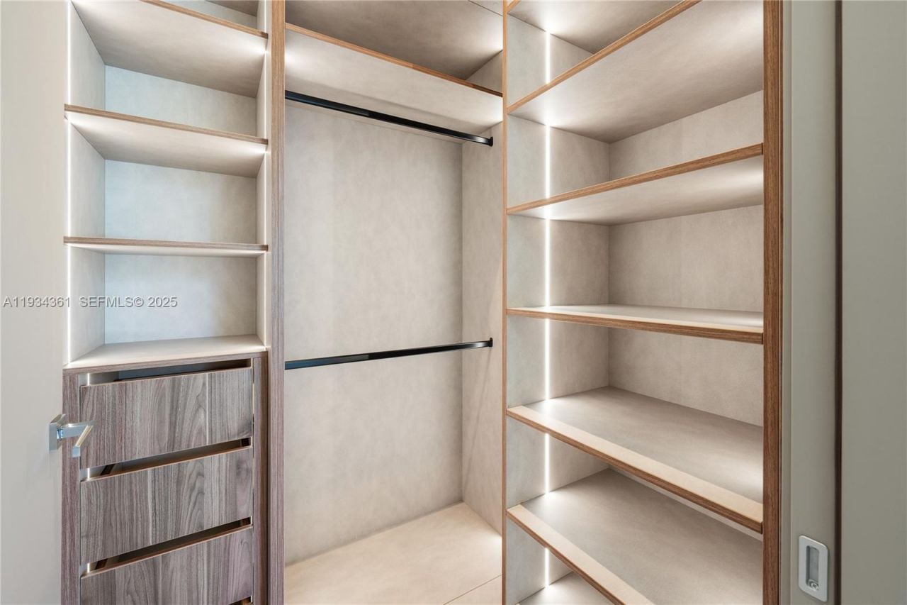 19900 NE 21st Ct , Miami, FL 33179 Photo